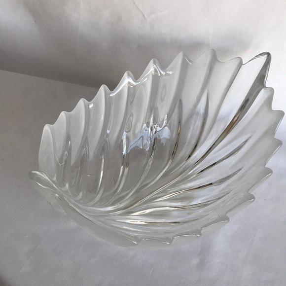 Mikasa Other - Vintage Mikasa gorgeous frosted glass leaf bowl